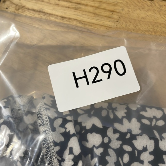 NEW Vince Camuto Womens XL Printed Split-Back Key Rich Black Small Floral Multi - Picture 10 of 10